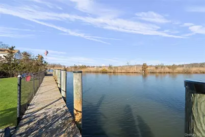 625 Edgewater Road, Oakdale, NY 11769 - Photo 4