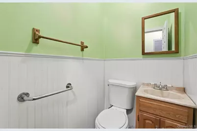 11 Val Court, Holbrook, NY 11741 - Photo 12