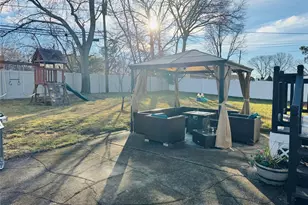 407 Tree Rd, South Setauket, NY 11720 - Photo 24