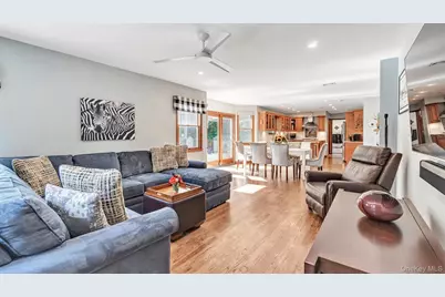 181 Landing Lane, Calverton, NY 11933 - Photo 18