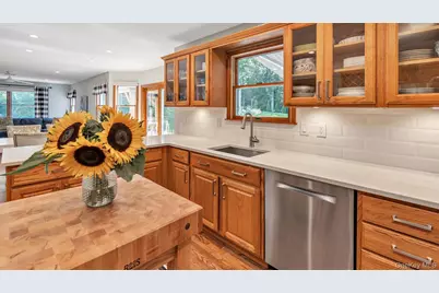 181 Landing Lane, Calverton, NY 11933 - Photo 10