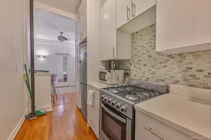 228 W 17th St, New York, NY 10011 - Photo 4