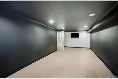 626 Winthrop Drive, Uniondale, NY 11553 - Photo 38