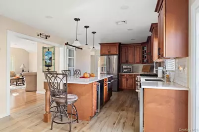 194 Newark Street, Lindenhurst, NY 11757 - Photo 16