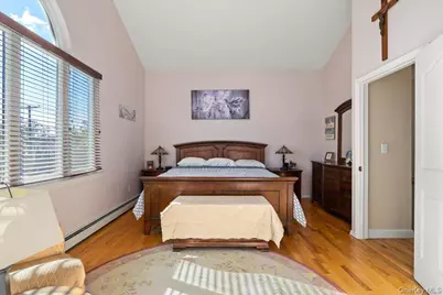 194 Newark Street, Lindenhurst, NY 11757 - Photo 22