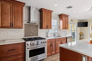 194 Newark St, Lindenhurst, NY 11757 - Photo 14