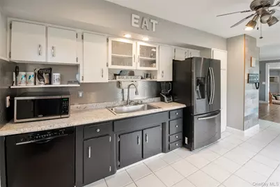 277 Horseblock Road, Farmingville, NY 11738 - Photo 4