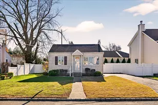 6 Glenda Dr, West Babylon, NY 11704 - Photo 2