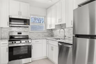 345 41 St Street, Copiague, NY 11726 - Photo 2