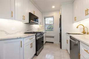 68 Wooleys Ln, Great Neck, NY 11023 - Photo 12