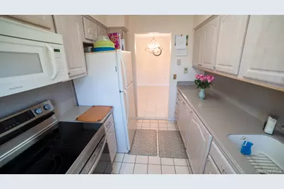 614 Woodland Hills Road, White Plains, NY 10603 - Photo 10