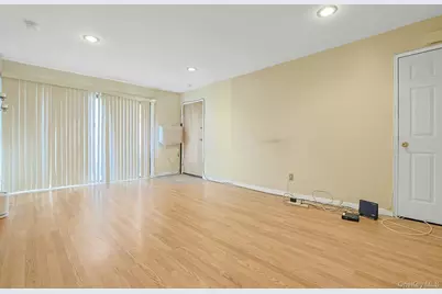 205 Sneden Place W #205, Spring Valley, NY 10977 - Photo 4