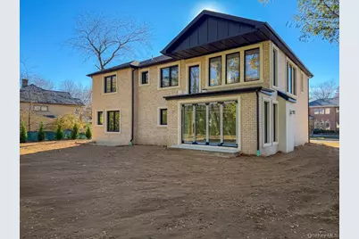 97 Parkway Drive, Roslyn Heights, NY 11577 - Photo 4