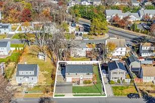 445 45th St, Copiague, NY 11726 - Photo 42