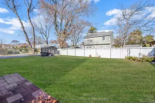 445 45th St, Copiague, NY 11726 - Photo 40