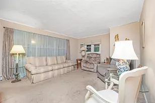 4 Florida Ave, Copiague, NY 11726 - Photo 8