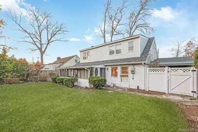 4 Florida Avenue, Copiague, NY 11726 - Photo 4