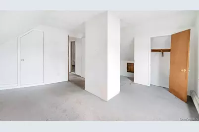 143 Blacksmith Road E, Levittown, NY 11756 - Photo 12