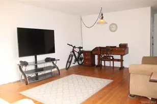 87-30 204th St, Hollis, NY 11423 - Photo 8