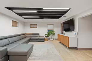 158 Old Courthouse Rd, Manhasset Hills, NY 11040 - Photo 32