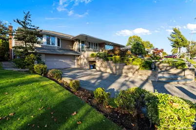 158 Old Courthouse Road, Manhasset Hills, NY 11040 - Photo 2