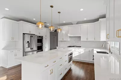 3421 Hawthorne Drive N, Wantagh, NY 11793 - Photo 14