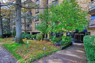 141 Great Neck Road #2G, Great Neck, NY 11021 - Photo 2