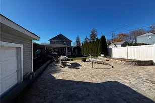 44 Buffet Pl, Huntington Station, NY 11746 - Photo 12