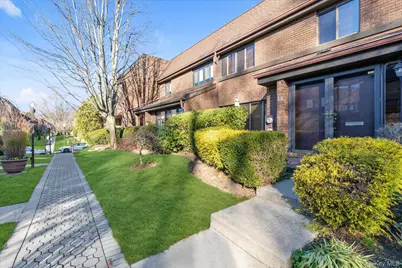 15 Spring Hollow, Roslyn, NY 11576 - Photo 2