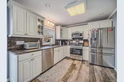 19 Hillside Avenue, Suffern, NY 10901 - Photo 2