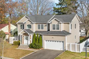 22 Preston Ln, Syosset, NY 11791 - Photo 2