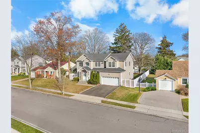 22 Preston Lane, Syosset, NY 11791 - Photo 4