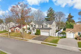 22 Preston Ln, Syosset, NY 11791 - Photo 4