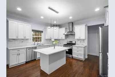 22 Preston Lane, Syosset, NY 11791 - Photo 6