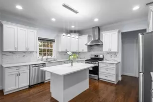 22 Preston Ln, Syosset, NY 11791 - Photo 6