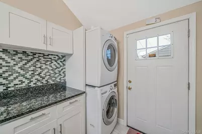 38 Farm Lane, Levittown, NY 11756 - Photo 14