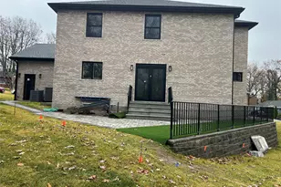 19 Sunlight Hill, Yonkers, NY 10704 - Photo 2