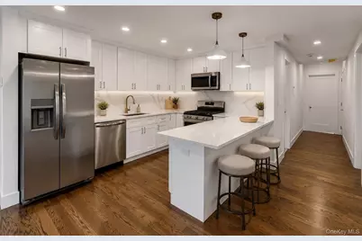 1431 Old Northern Boulevard #6, Roslyn, NY 11576 - Photo 2