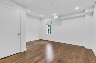 1431 Old Northern Blvd, Roslyn, NY 11576 - Photo 14