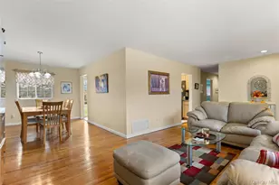 6 Sunny Ln, Bay Shore, NY 11706 - Photo 4