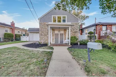 17 Oxford Street, Malverne, NY 11565 - Photo 1