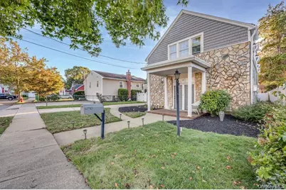 17 Oxford Street, Malverne, NY 11565 - Photo 2