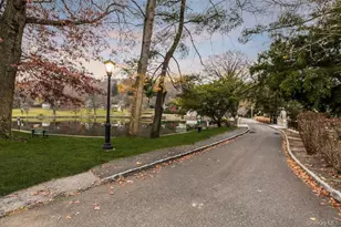 1431 Old Northern Blvd, Roslyn, NY 11576 - Photo 24