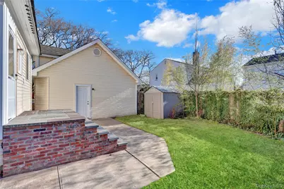 31 Hiawatha Drive, Brightwaters, NY 11718 - Photo 8