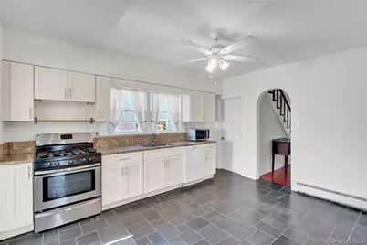 31 Hiawatha Drive, Brightwaters, NY 11718 - Photo 18