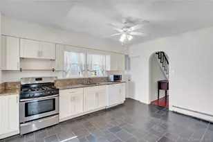 31 Hiawatha Dr, Brightwaters, NY 11718 - Photo 18