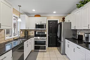 42 Tulip Grove Dr, Lake Grove, NY 11755 - Photo 14