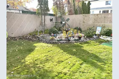 35 Nutwood Court, New York, NY 10308 - Photo 32