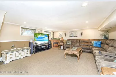 35 Nutwood Court, New York, NY 10308 - Photo 24