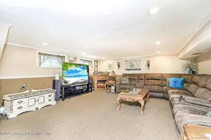 35 Nutwood Ct, New York, NY 10308 - Photo 24